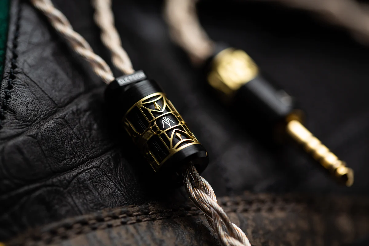 ET-Adam-Set2-2_1200x